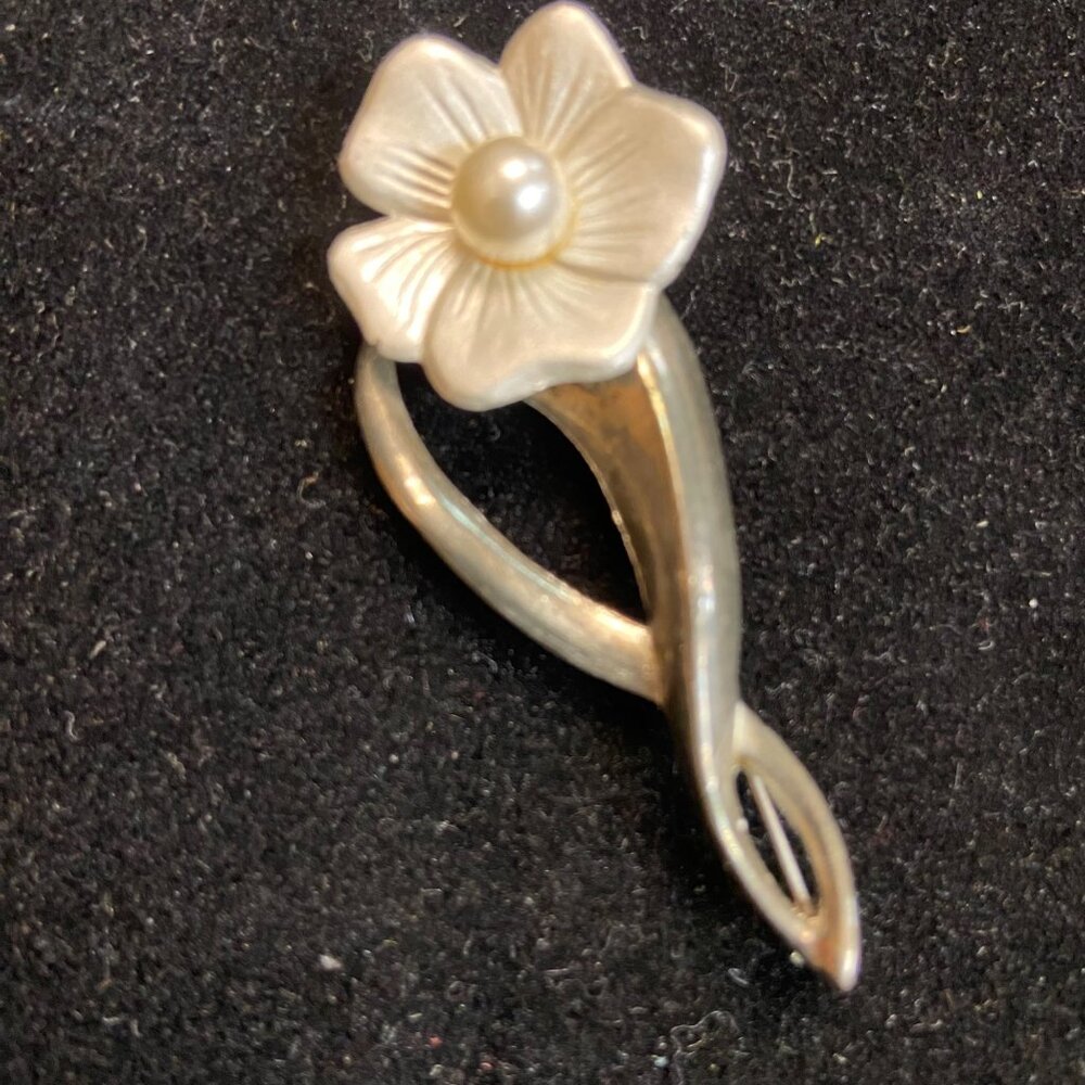 White Mother of Pearl Flower with Pearl Center on Silver Stem Pin